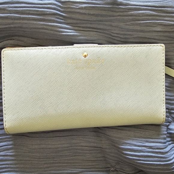 Kate Spade Wallet - Picture 1 of 3